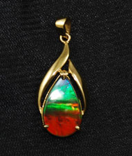 Vintage genuine ammolite 18kt gold pendant