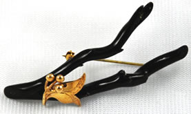 14kt gold black coral brooch pin