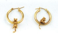 cat and mouse gold earrings
    