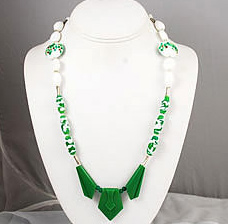 Vintage art deco green and white glass bead necklace