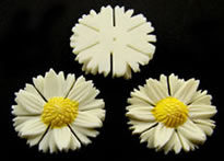 Vintage Ivory Daisy cabochon